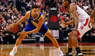 库里后场三分5连中 库里后场三分5连中