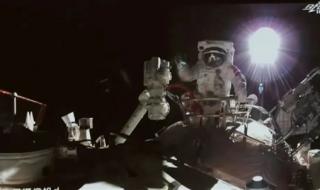 神十四三名航天员出舱 神十四三名航天员出舱