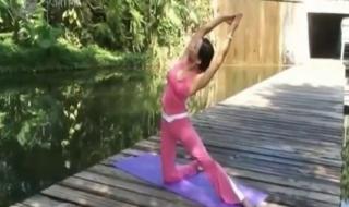 腰和腹部减肥健美操